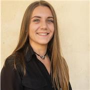 Diplômée d’un master droit des contentieux, cours particulier en droit